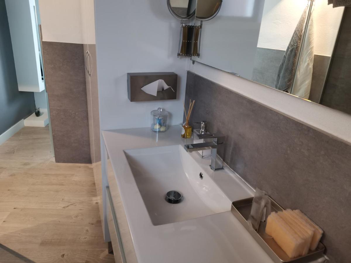 شقة Fg Albayzin Apartamento Deluxe Con Terraza Vistas Y Parking Gratis غرناطة المظهر الخارجي الصورة