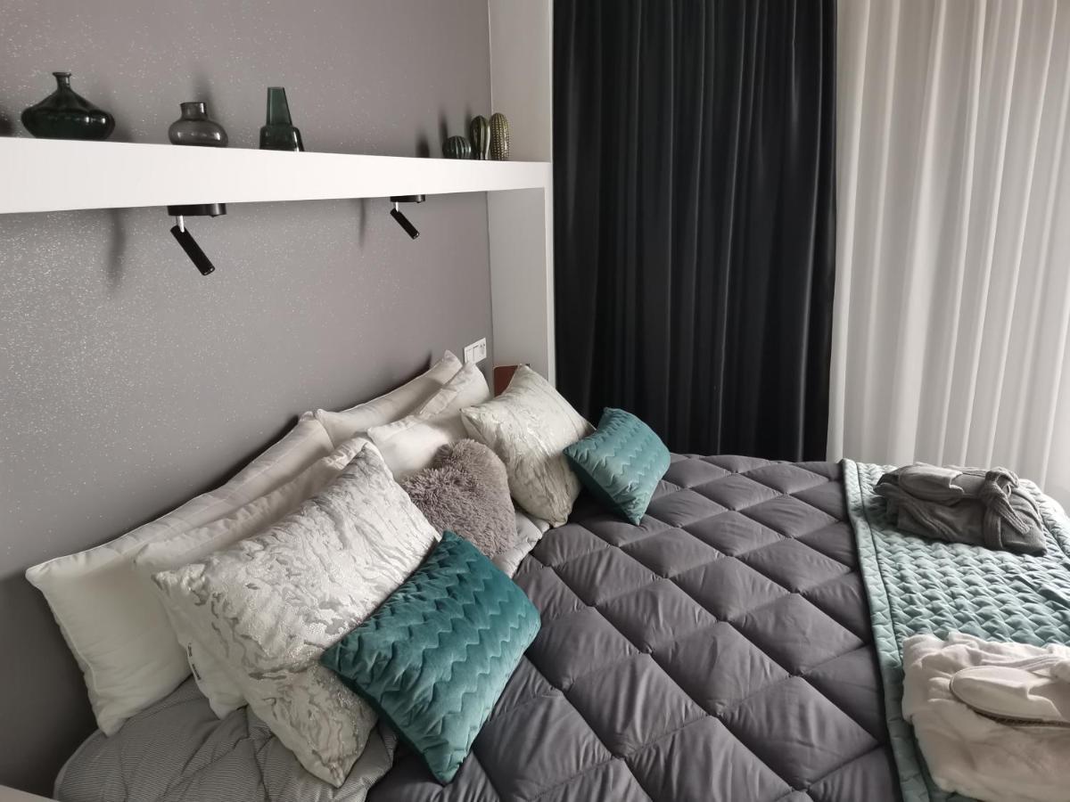 شقة Fg Albayzin Apartamento Deluxe Con Terraza Vistas Y Parking Gratis غرناطة المظهر الخارجي الصورة