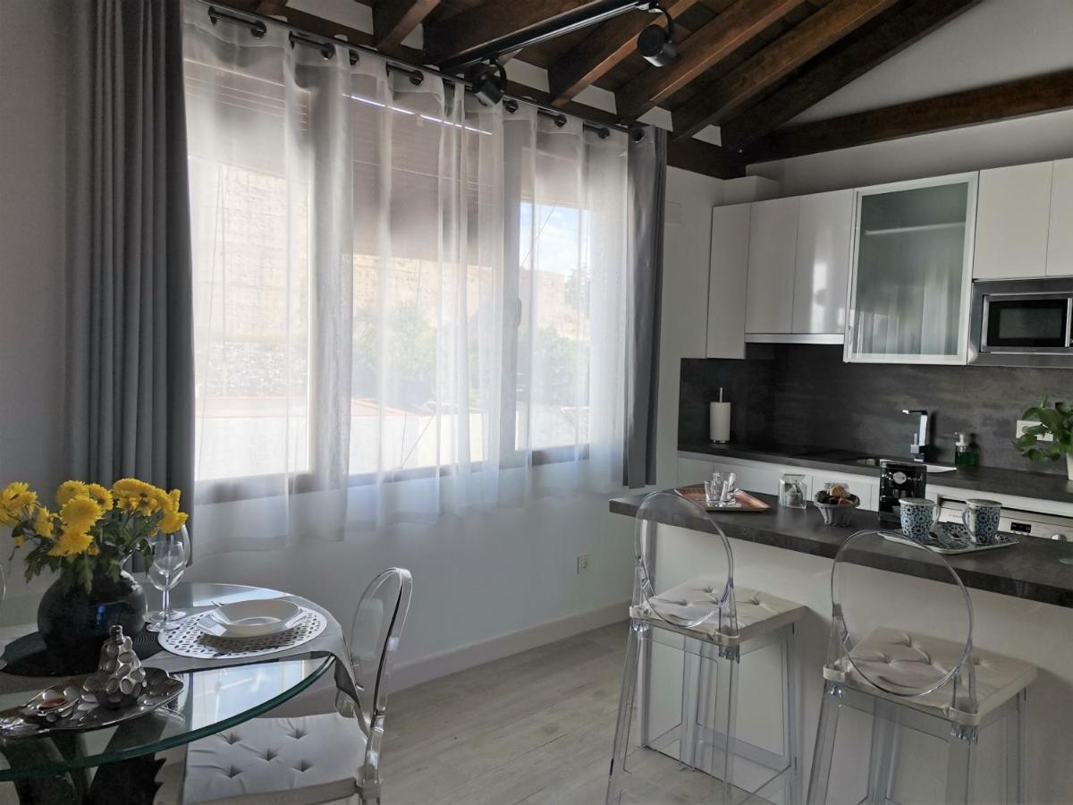 شقة Fg Albayzin Apartamento Deluxe Con Terraza Vistas Y Parking Gratis غرناطة المظهر الخارجي الصورة