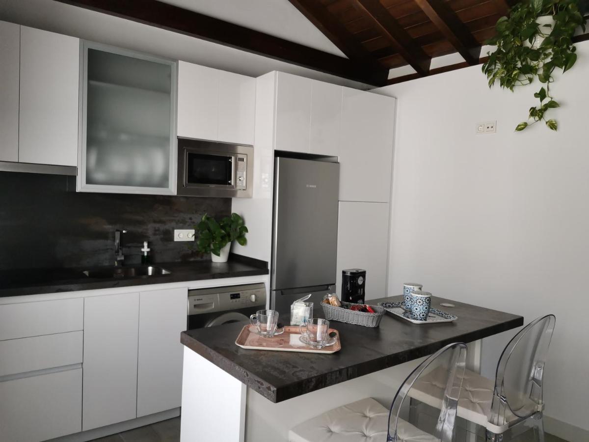 شقة Fg Albayzin Apartamento Deluxe Con Terraza Vistas Y Parking Gratis غرناطة المظهر الخارجي الصورة