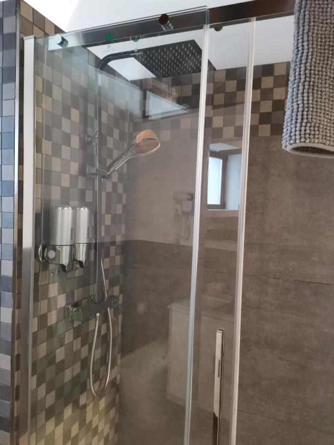 شقة Fg Albayzin Apartamento Deluxe Con Terraza Vistas Y Parking Gratis غرناطة المظهر الخارجي الصورة